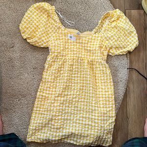 Old navy dress.  Fit& Flare puff sleeve all day mini dress.